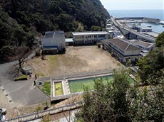 ８．眼下に加領郷小学校